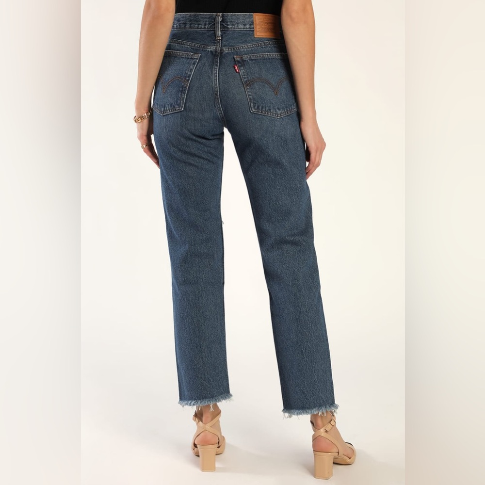 Levi’s Wedgie Icon Fit Medium Wash Distressed Cropped High-Rise Jeans - Picture 2 of 10